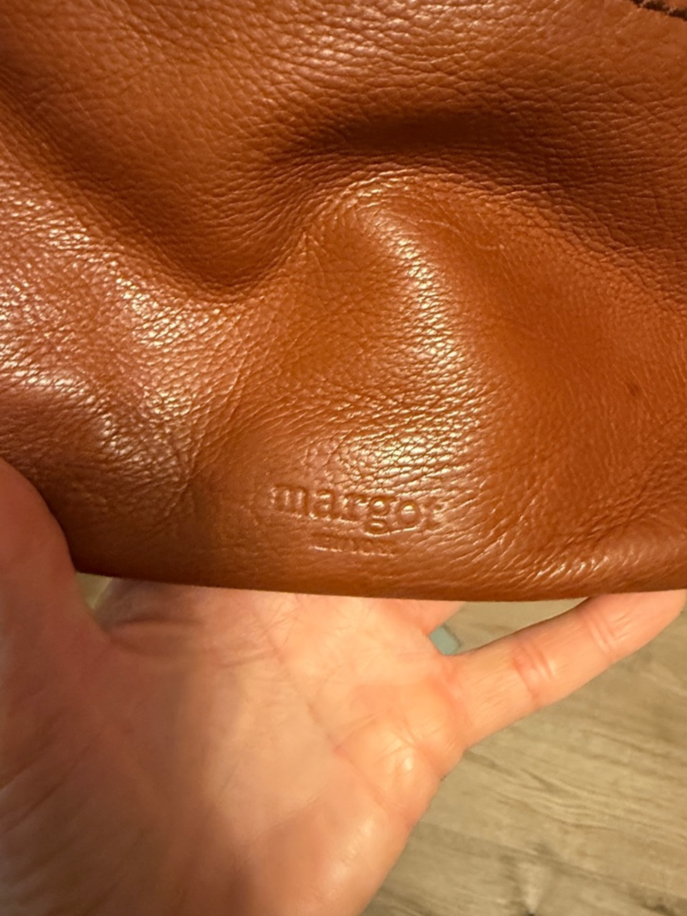 Margot New York - Genuine Leather Crossbody Bag in Cognac Brown - Picture 9 of 10